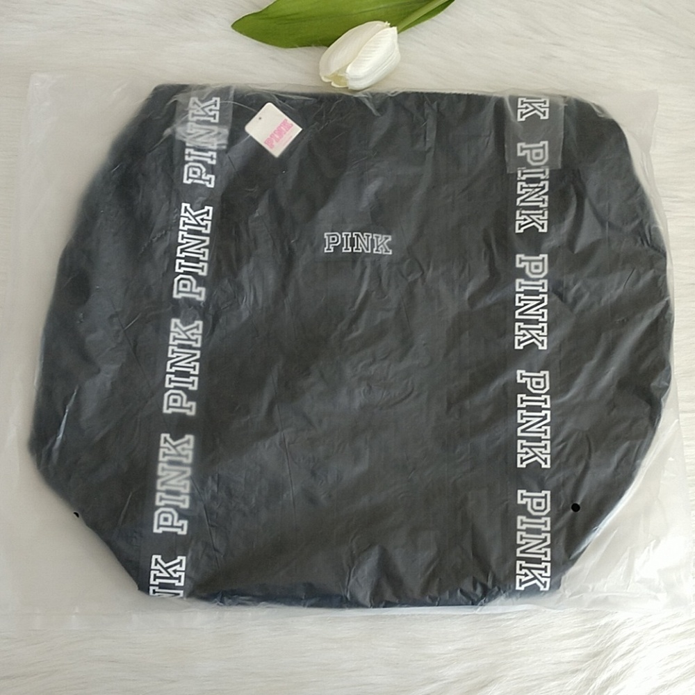 PINK VICTORIA'S SECRET VELVET  DUFFLE BAG.nwt - Picture 2 of 3